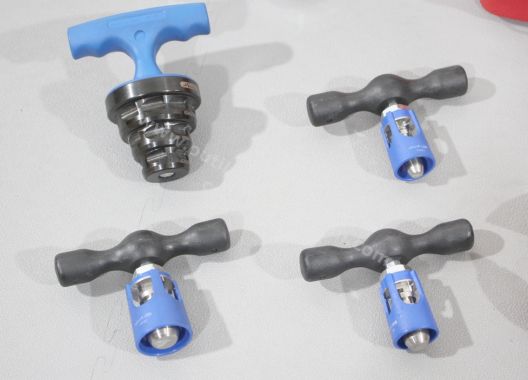 Sertisseuse VIRAX P30+ + 4 mâchoires TH + calibreurs + coupe tube diam.63 + ressorts