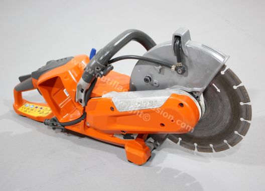 Découpeuse à batterie HUSQVARNA K540i + accessoires