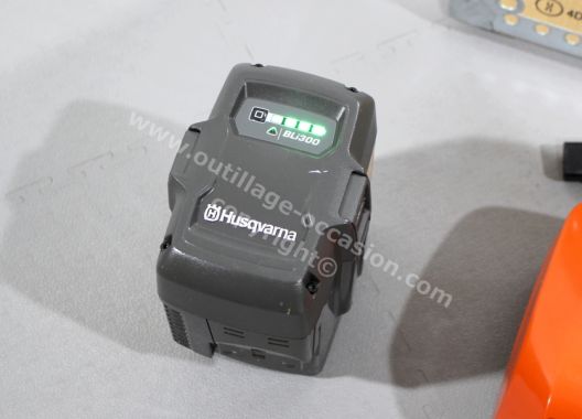 Découpeuse à batterie HUSQVARNA K540i + accessoires