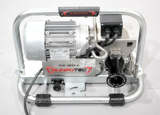 Treuil RUNPOTEC CW 800E avec chariot + groupe électrogène SDMO 4500 PERFORM