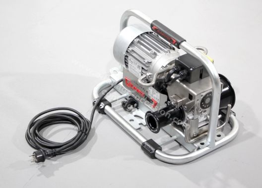 Treuil RUNPOTEC CW 800E avec chariot + groupe électrogène SDMO 4500 PERFORM